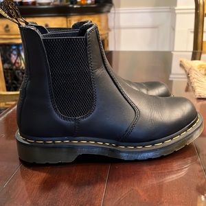 DOC MARTEN CHELSEA BOOTS